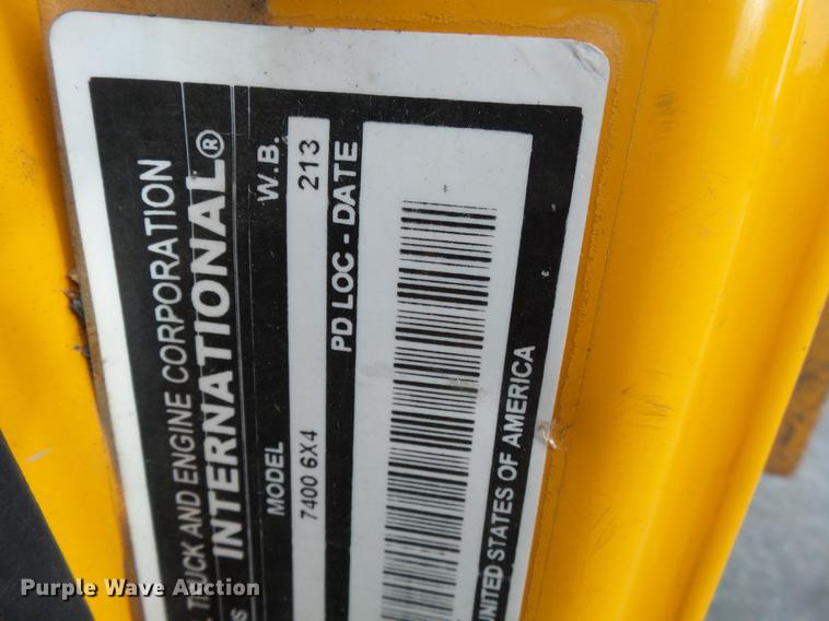 image for item DC6786 2002 International 7400 dump truck