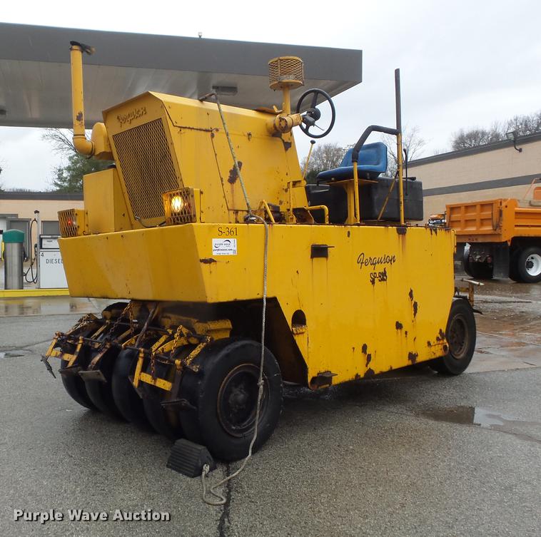 image for item DC7449 Ferguson SP-915 pneumatic roller