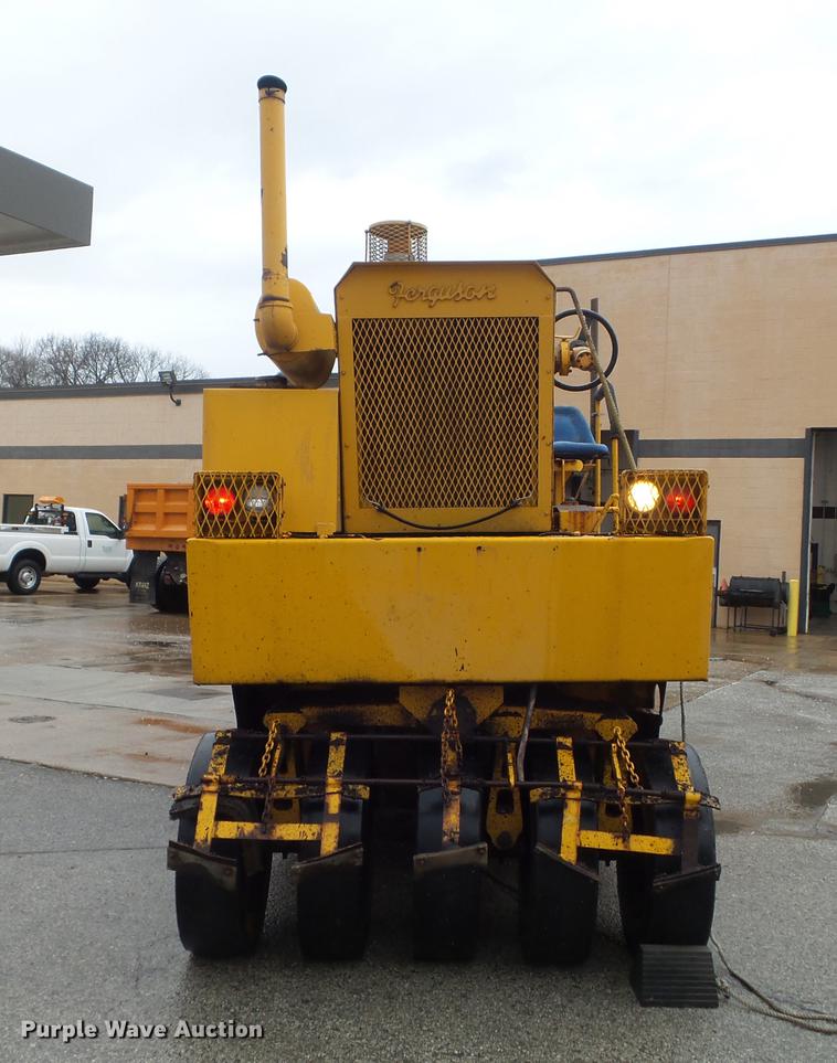 image for item DC7449 Ferguson SP-915 pneumatic roller