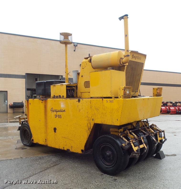 image for item DC7449 Ferguson SP-915 pneumatic roller