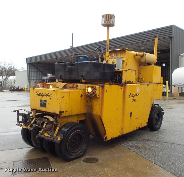 image for item DC7449 Ferguson SP-915 pneumatic roller