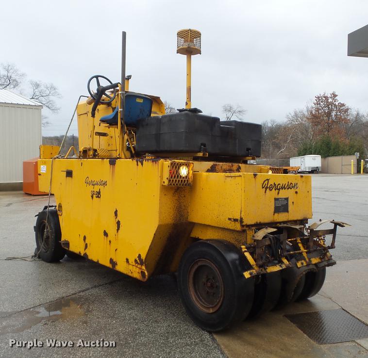 image for item DC7449 Ferguson SP-915 pneumatic roller