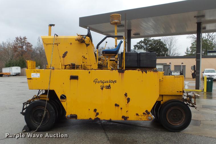 image for item DC7449 Ferguson SP-915 pneumatic roller