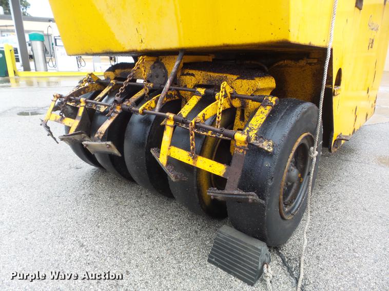 image for item DC7449 Ferguson SP-915 pneumatic roller