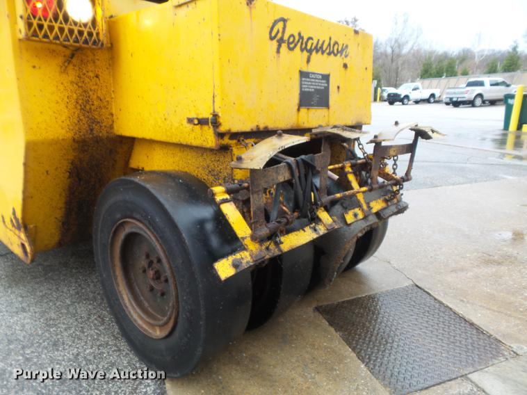 image for item DC7449 Ferguson SP-915 pneumatic roller