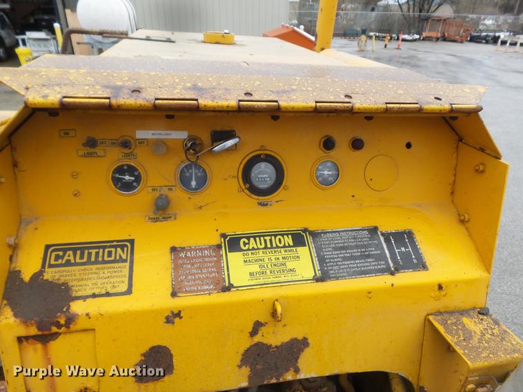 image for item DC7449 Ferguson SP-915 pneumatic roller