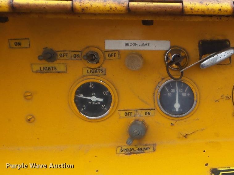 image for item DC7449 Ferguson SP-915 pneumatic roller