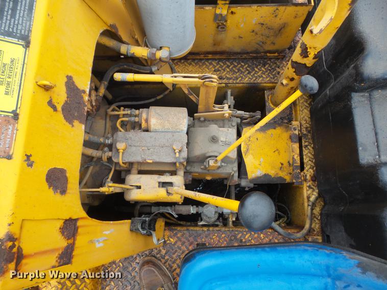 image for item DC7449 Ferguson SP-915 pneumatic roller