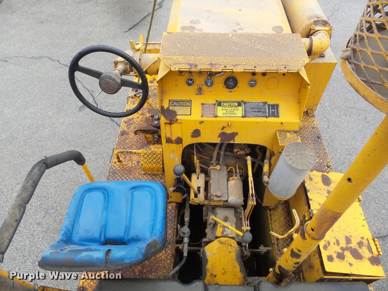 image for item DC7449 Ferguson SP-915 pneumatic roller