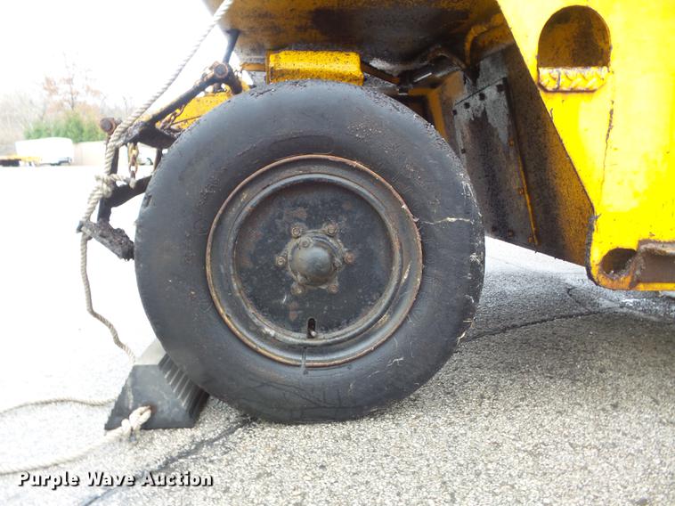 image for item DC7449 Ferguson SP-915 pneumatic roller