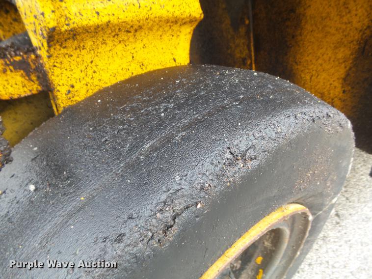 image for item DC7449 Ferguson SP-915 pneumatic roller