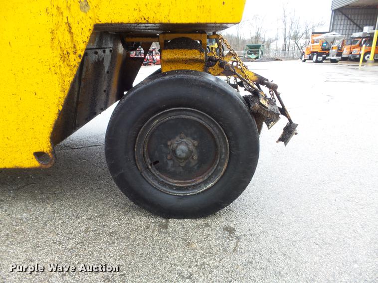 image for item DC7449 Ferguson SP-915 pneumatic roller