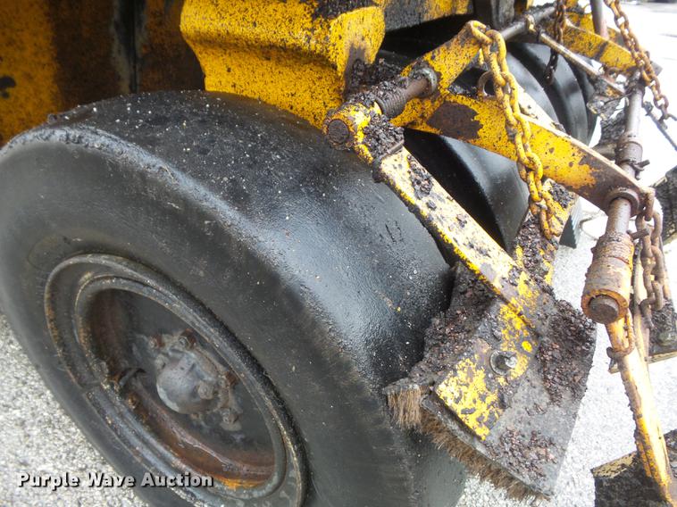 image for item DC7449 Ferguson SP-915 pneumatic roller