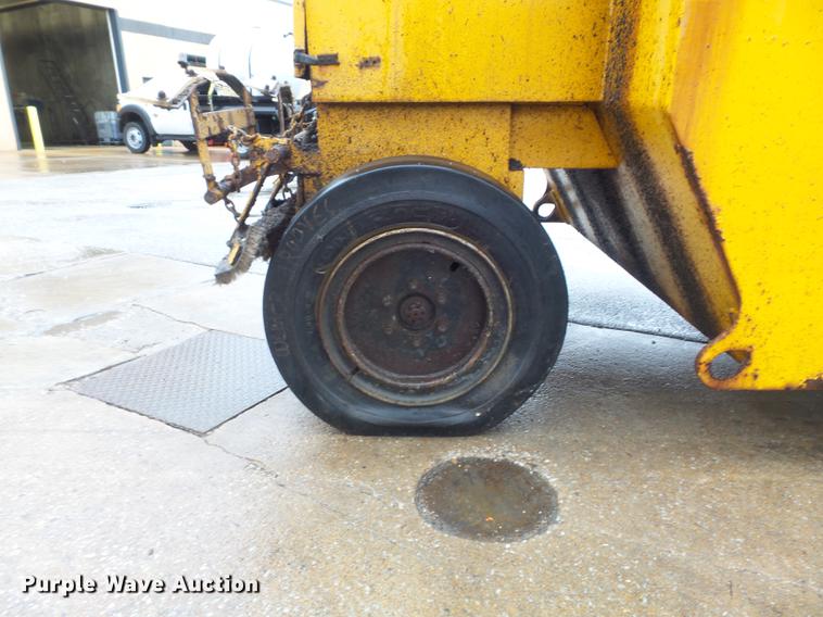 image for item DC7449 Ferguson SP-915 pneumatic roller