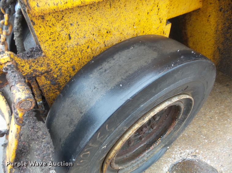 image for item DC7449 Ferguson SP-915 pneumatic roller