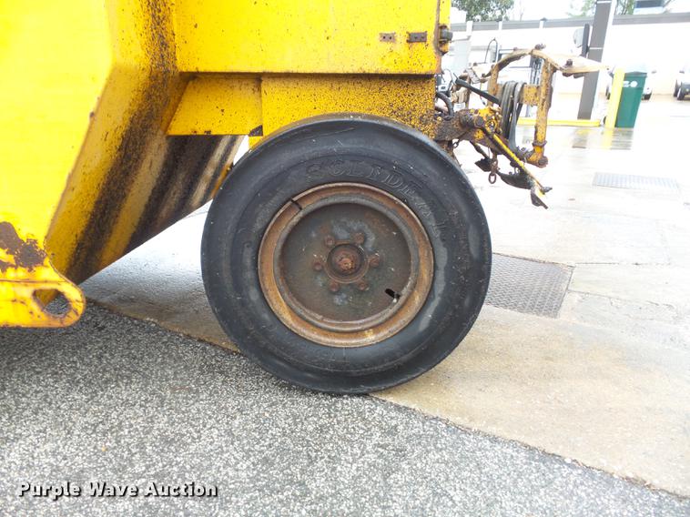 image for item DC7449 Ferguson SP-915 pneumatic roller