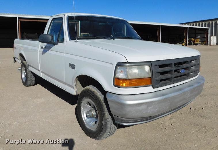 image for item DC8394 1995 Ford F150 XL pickup truck