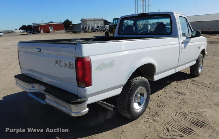 image for item DC8394 1995 Ford F150 XL pickup truck