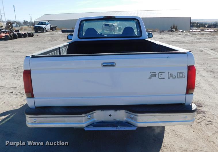 image for item DC8394 1995 Ford F150 XL pickup truck