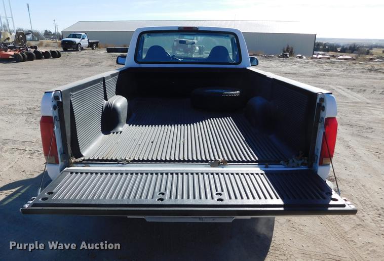 image for item DC8394 1995 Ford F150 XL pickup truck