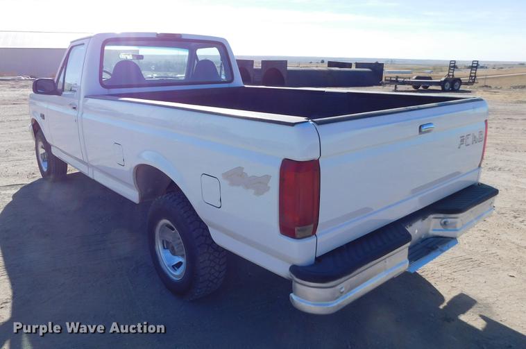 image for item DC8394 1995 Ford F150 XL pickup truck