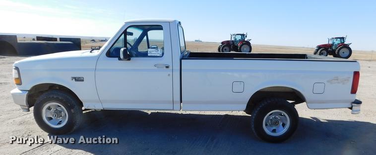 image for item DC8394 1995 Ford F150 XL pickup truck