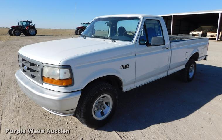 image for item DC8394 1995 Ford F150 XL pickup truck