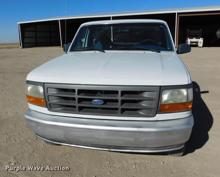 image for item DC8394 1995 Ford F150 XL pickup truck