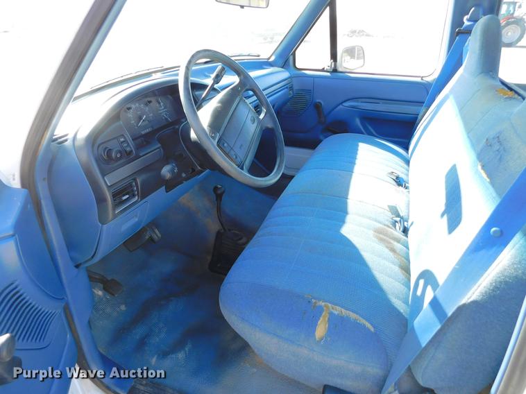 image for item DC8394 1995 Ford F150 XL pickup truck