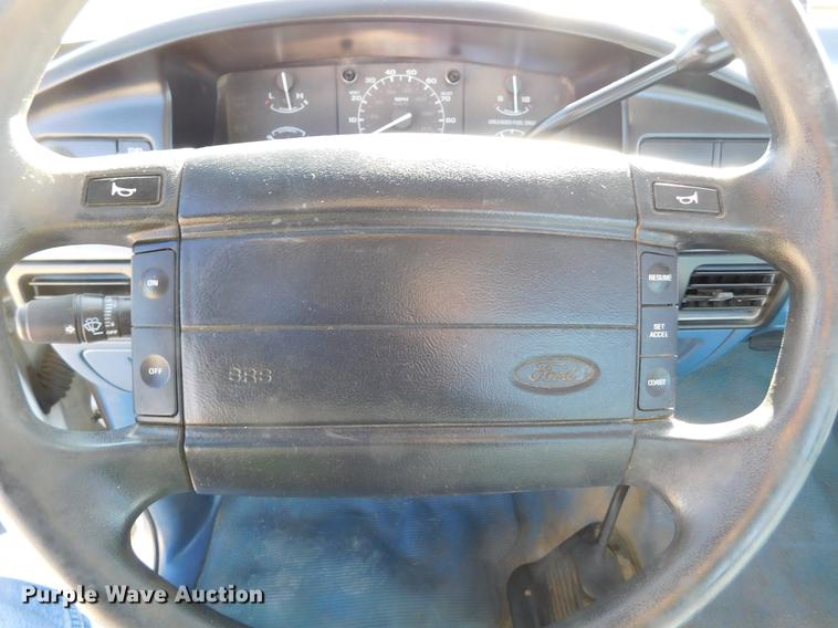 image for item DC8394 1995 Ford F150 XL pickup truck