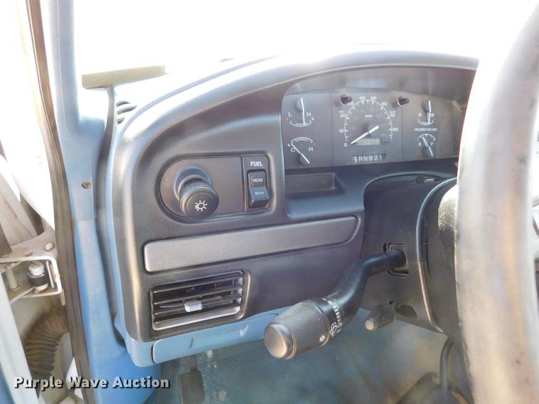 image for item DC8394 1995 Ford F150 XL pickup truck