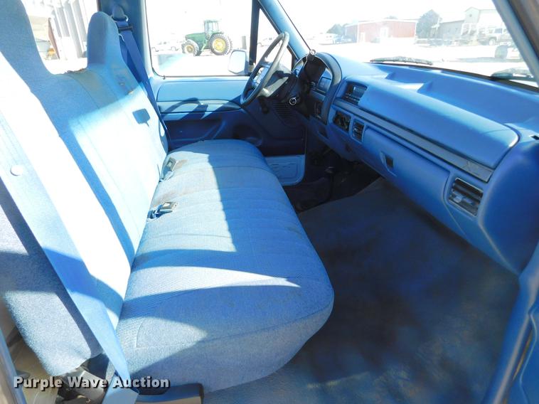 image for item DC8394 1995 Ford F150 XL pickup truck