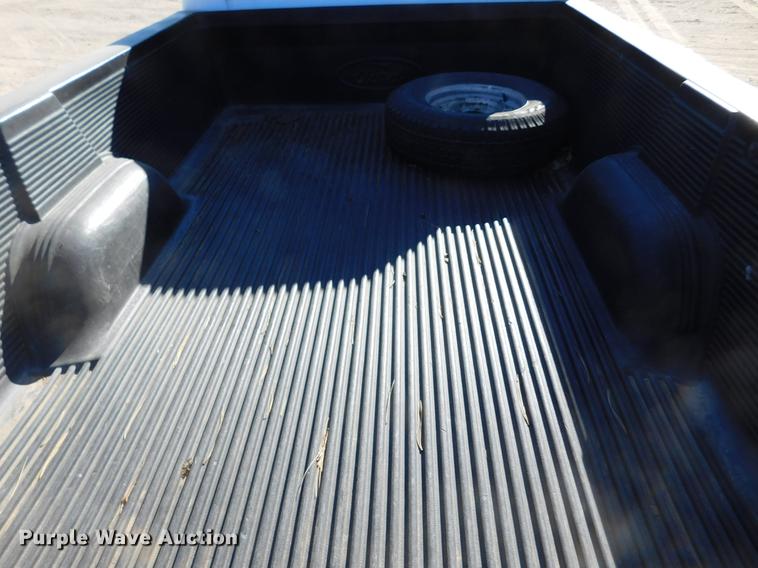 image for item DC8394 1995 Ford F150 XL pickup truck