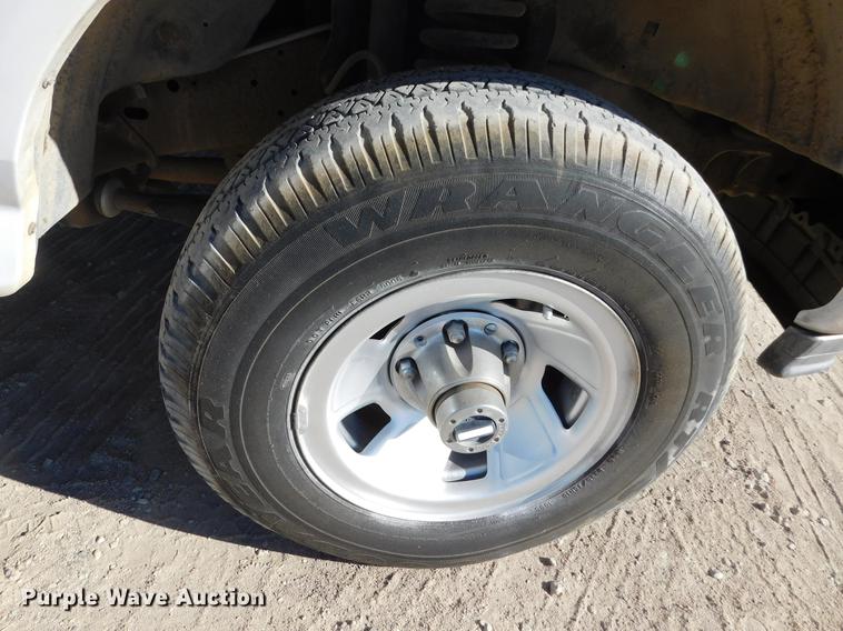 image for item DC8394 1995 Ford F150 XL pickup truck