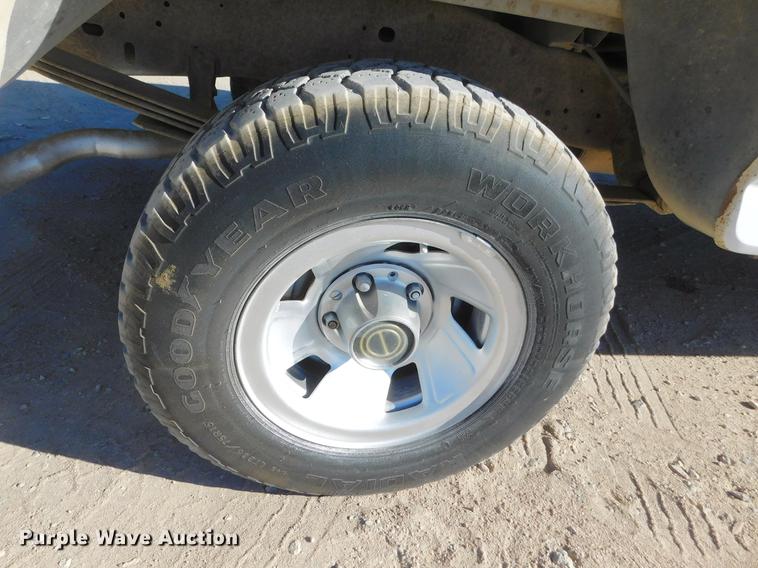 image for item DC8394 1995 Ford F150 XL pickup truck