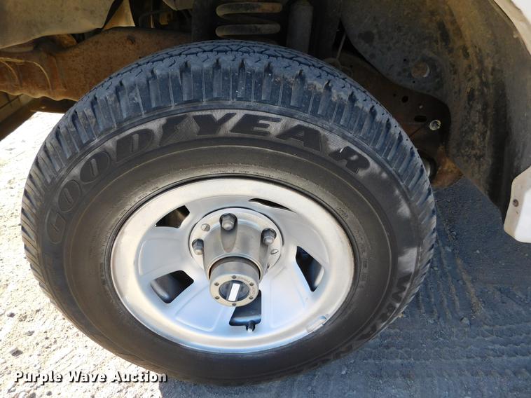 image for item DC8394 1995 Ford F150 XL pickup truck