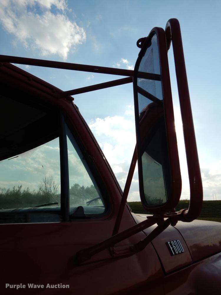 image for item DD0761 1978 Ford F600 fire truck