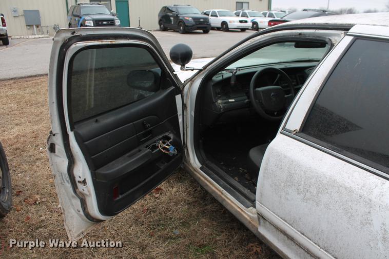 image for item DD1385 2006 Ford Crown Victoria Police Interceptor