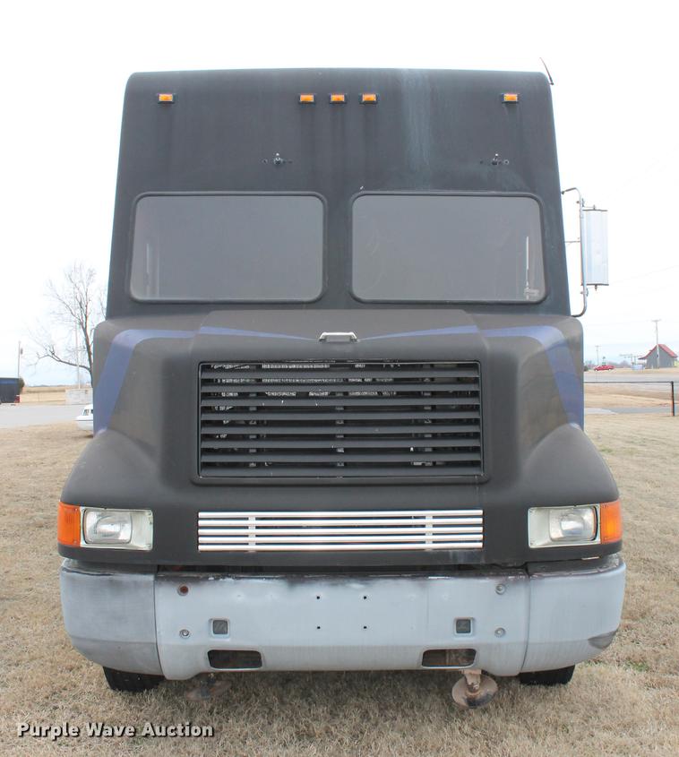 image for item DD1388 1994 International 1652-SC mobile command center