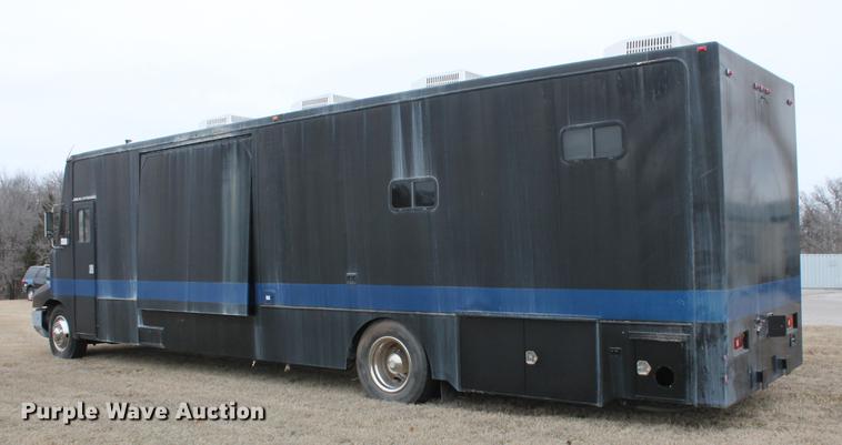 image for item DD1388 1994 International 1652-SC mobile command center