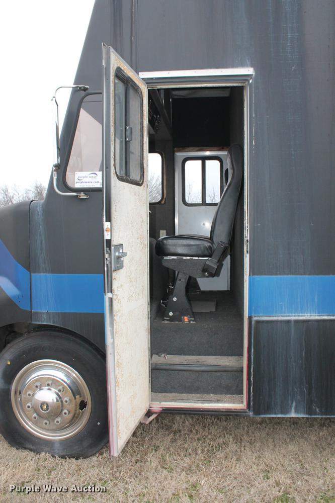 image for item DD1388 1994 International 1652-SC mobile command center