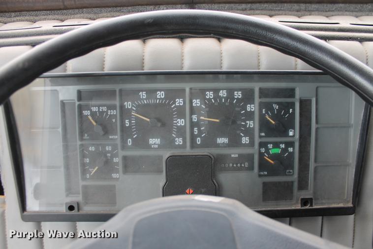 image for item DD1388 1994 International 1652-SC mobile command center