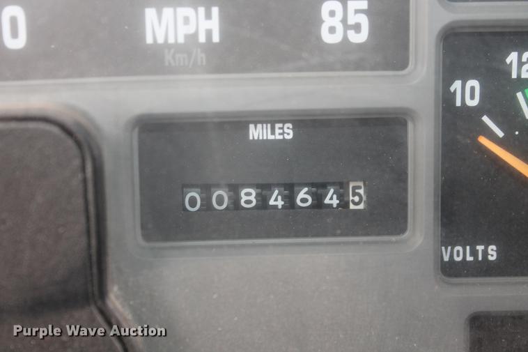 image for item DD1388 1994 International 1652-SC mobile command center