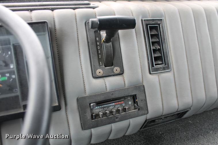 image for item DD1388 1994 International 1652-SC mobile command center