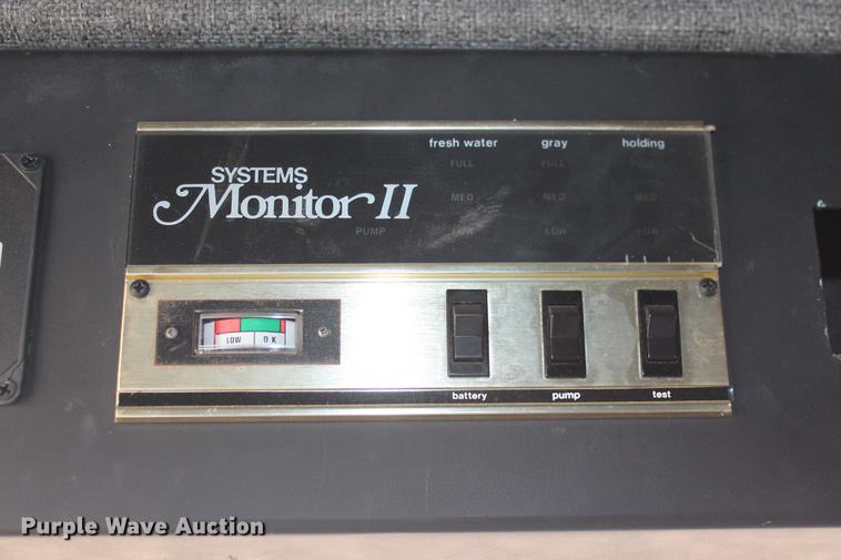 image for item DD1388 1994 International 1652-SC mobile command center