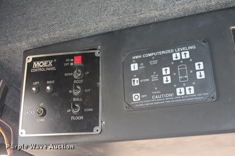 image for item DD1388 1994 International 1652-SC mobile command center