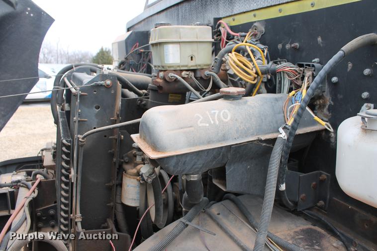 image for item DD1388 1994 International 1652-SC mobile command center