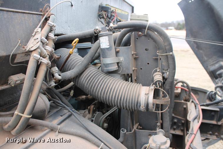 image for item DD1388 1994 International 1652-SC mobile command center