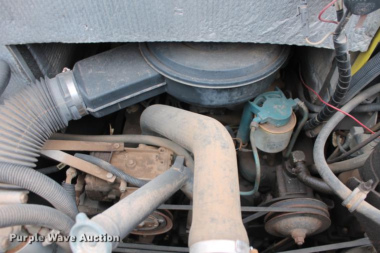 image for item DD1388 1994 International 1652-SC mobile command center