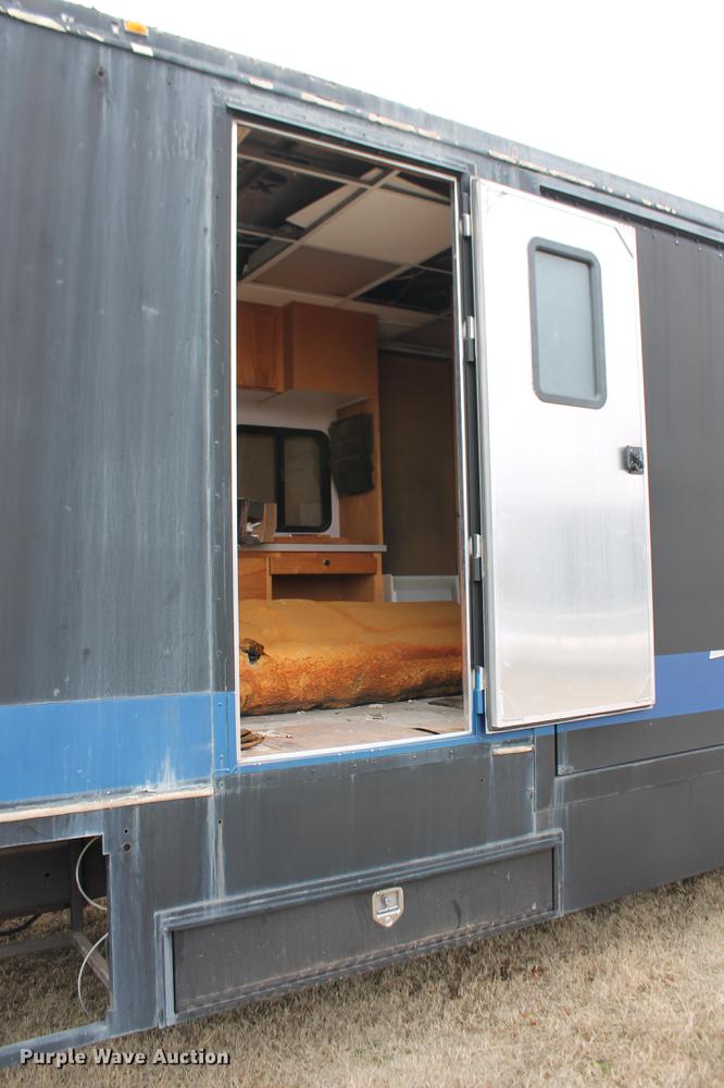 image for item DD1388 1994 International 1652-SC mobile command center